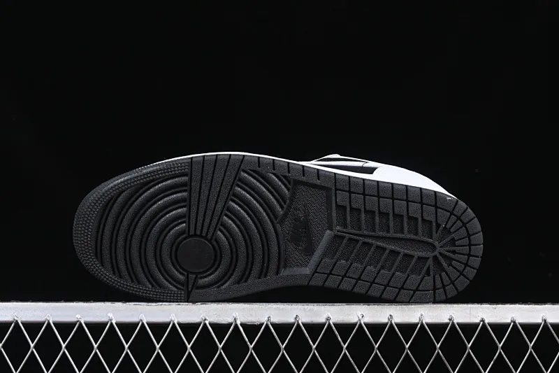 All categories Air Jordan Jordan series basketball shoes Air Jordan 1 Low Air Jordan 1 Low AJ1 Joe 1 reverse panda low-top cultural basketball shoes 553560-172